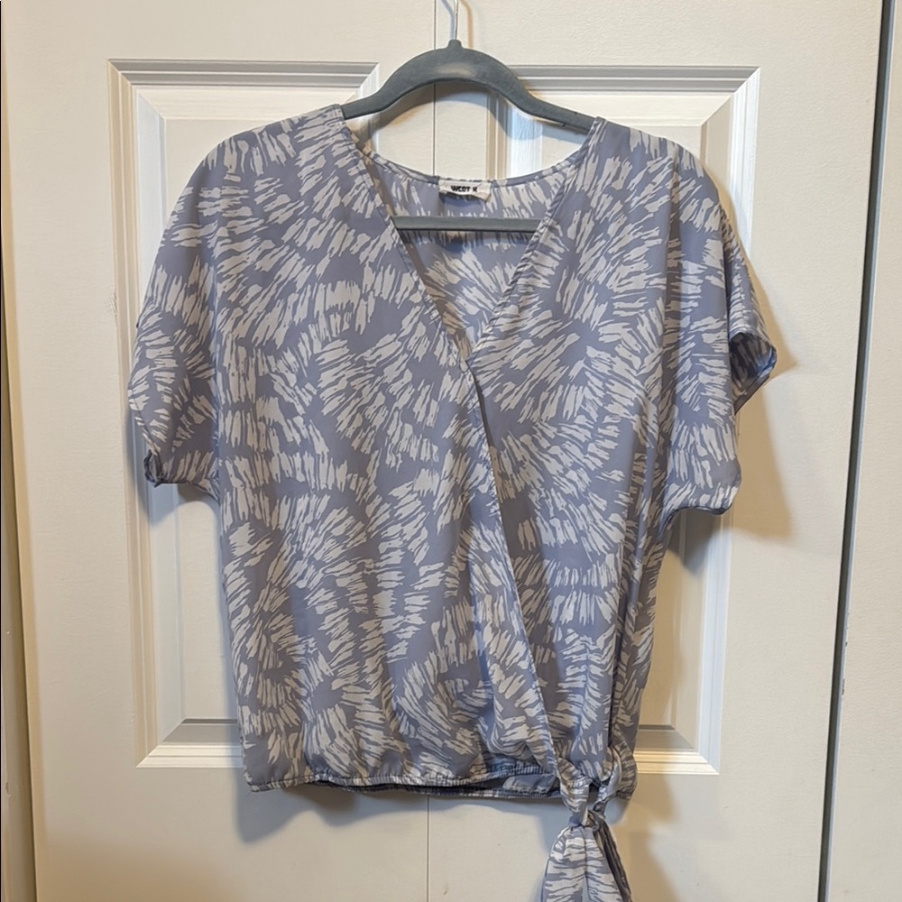 West K Printed Woven S/S Surplice Top in Peri Print M Wantable
